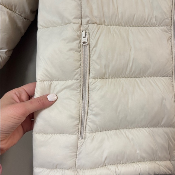 Abercrombie & Fitch • Lightweight Packable Puffer Jacket - Picture 3 of 9